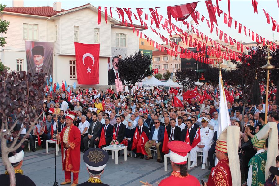 Müdürlüğümüz ve Bağlı Kuruluşlarımız Yürüyüşe Katılarak Demokrasi Nöbetinde Stand Açtı.