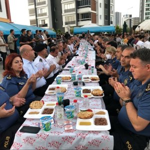 Kahraman şehidimiz Polis Memuru Sedat GEZER için Valimiz Sn. Ali Hamza PEHLİVAN'ın da katılımıyla mevlid programı düzenlendi. Aziz şehidimizin ruhu şad olsun.  - fotoğraf 1