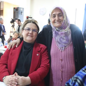 Our Minister Derya Yanık Watched the Concert with the Residents of the Nursing Home - fotoğraf 1