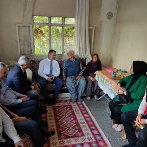 1 Ekim Dünya Yaşlılar Günü'nde  Tarsus SHM, ilçe kaymakamı ile Tarsus'ta ikamet eden 57 yıllık evli Eşref-Nimet DURMAZ ve 51 yıllık evli Tahsin-Sıdıka BOZKURT çiftini ziyaret etti.Büyüklerimize hayırlı bir ömür diliyoruz.🧿 - fotoğraf 1