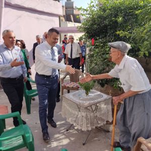 1 Ekim Dünya Yaşlılar Günü'nde  Tarsus SHM, ilçe kaymakamı ile Tarsus'ta ikamet eden 57 yıllık evli Eşref-Nimet DURMAZ ve 51 yıllık evli Tahsin-Sıdıka BOZKURT çiftini ziyaret etti.Büyüklerimize hayırlı bir ömür diliyoruz.🧿 - fotoğraf 3