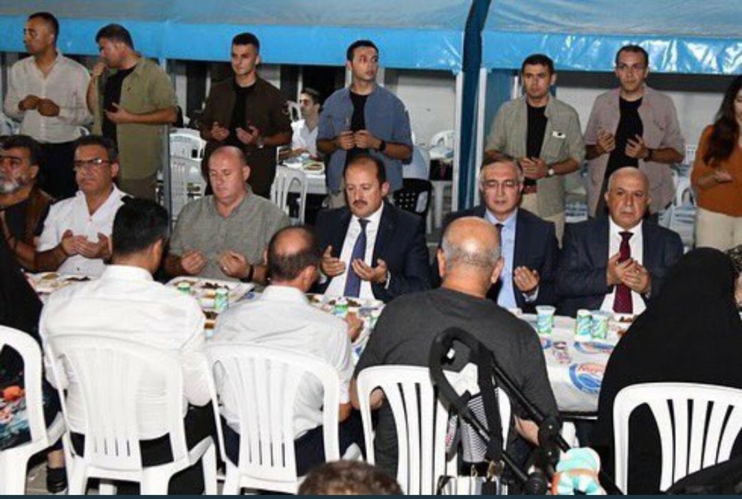 Kahraman şehidimiz Polis Memuru Sedat GEZER için Sn Valimiz Ali Hamza PEHLİVAN'ın da katılımıyla mevlid programı düzenlendi. Aziz şehidimizin ruhu şad olsun.  - fotoğraf 2