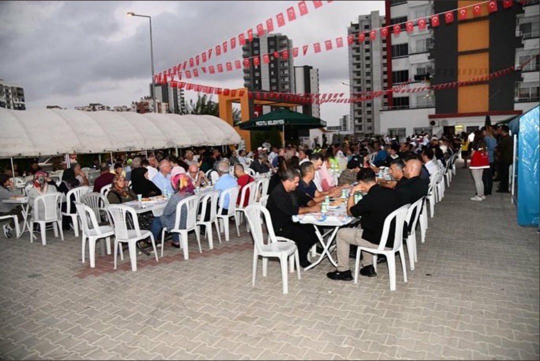 Kahraman şehidimiz Polis Memuru Sedat GEZER için Sn Valimiz Ali Hamza PEHLİVAN'ın da katılımıyla mevlid programı düzenlendi. Aziz şehidimizin ruhu şad olsun.  - fotoğraf 3