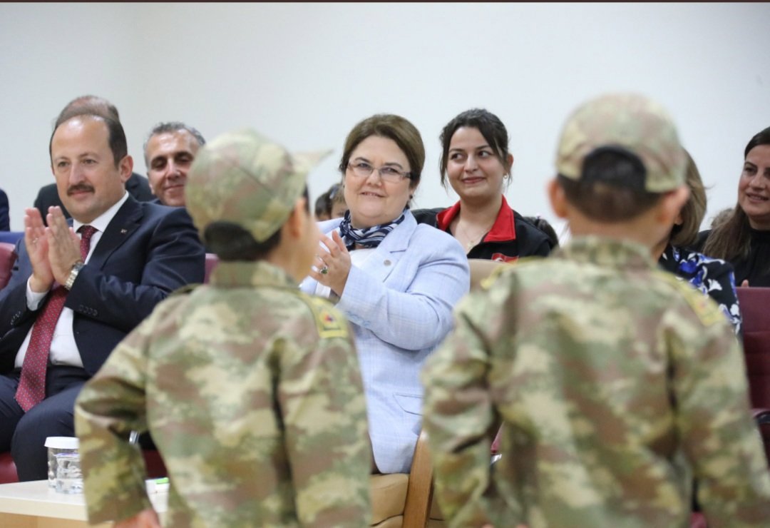 Bakanımız Sn.Derya YANIK,çocuk evleri sitemizi ziyaret etti. Tüm çabamız çocuklarımızın sağlıklı büyümesi için.  - fotoğraf 2