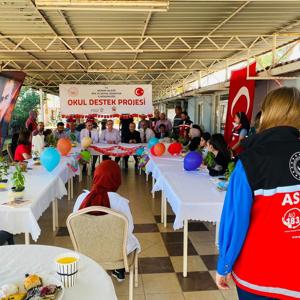 11 Ekim Dünya Kız Çocukları Günü'nde Erdemli SHM, Kaymakam ve kurum müdürlerinin katılımı, Kızılay işbirliğiyle Okul Destek Projesinden yararlanan çocuklarımız ile etkinlikte  biraraya gelerek çocuklarımıza çeşitli hediyeler takdim ettiler. - fotoğraf 2