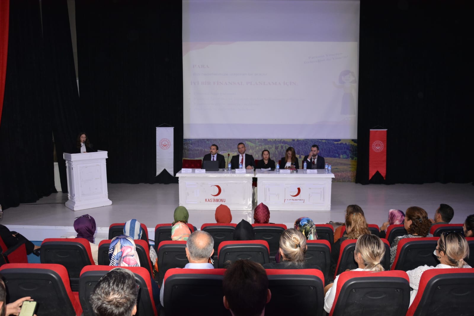 "Finansal Okur Yazarlık ve Kadınların Ekonomik Olarak Güçlenmesi" Semineri Düzenlendi