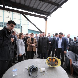 Bakanımız Derya Yanık Amasra’da Patlamanın Meydana Geldiği Maden Sahasında İncelemelerde Bulundu - fotoğraf 5