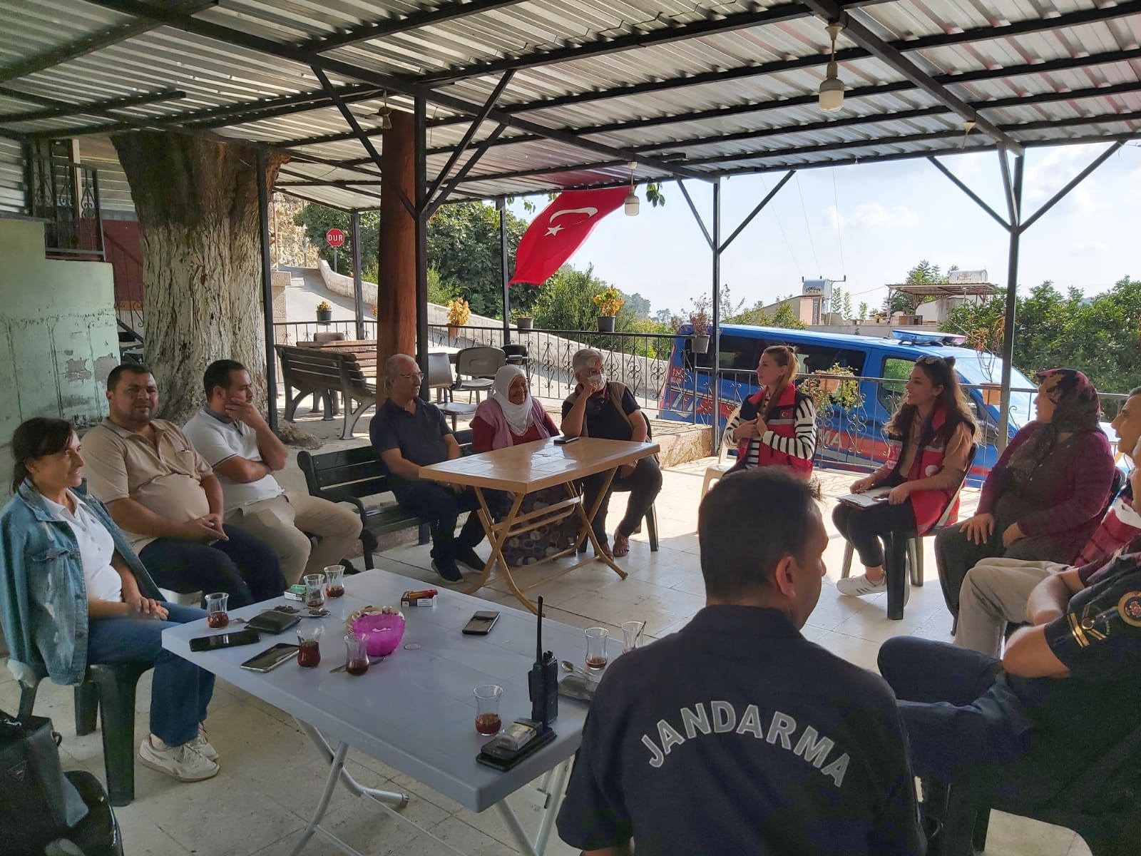 Mezitli SHM, "Kadına Yönelik Şiddetle Mücadele" ve "Dijital Bağımlılık" konularında Akarca ve Cemilli Mahallesindeki vatandaşlarımıza eğitim düzenlemiştir. - fotoğraf 1