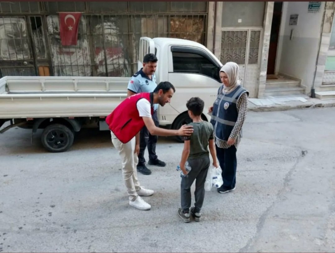 Farklı risk gruplarındaki çocukları tespit etmek,korumak,onlara ve ailelerine destek sağlamak adına uzmanlaşmış mobil ekiplerimizle sahadayız.  - fotoğraf 1