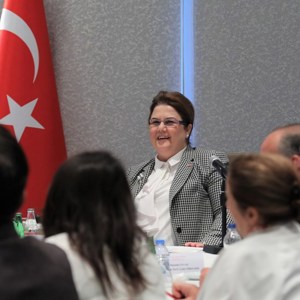 Bakanımız Derya Yanık Roman Vatandaşların Yoğunluklu Yaşadığı Bölgelerin Milletvekilleriyle Buluştu - fotoğraf 3