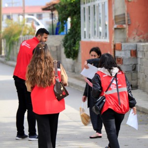 Ulusal Hane Ziyaretleri kapsamında vatandaşlarımızın ihtiyaçlarını yerinde tespit etmek için hane ziyaretlerine ara vermeden devam ediyoruz.  - fotoğraf 3