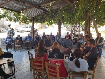 Mezitli SHM, “Kadına yönelik şiddetle mücadelede 5 milyon erkeğe farkındalık eğitimi “ kapsamında Bozön Mahallesi'ndeki erkek vatandaşlara farkındalık eğitimi düzenlemiştir.Mezitli SHM, “KadınaMezitli SHM, “Kadına yönelik şiddetle mücadelede 5 milyon erkeğe farkındalık eğitimi “ kapsamında Bozön Mahallesi'ndeki erkek vatandaşlara farkındalık eğitimi düzenlemiştir. yönelik şiddetle mücadelede 5 milyon erkeğe farkındalık eğitimi “ kapsamında Bozön Mahallesi'ndeki erkek vatandaşlara farkındalık eği - fotoğraf 1