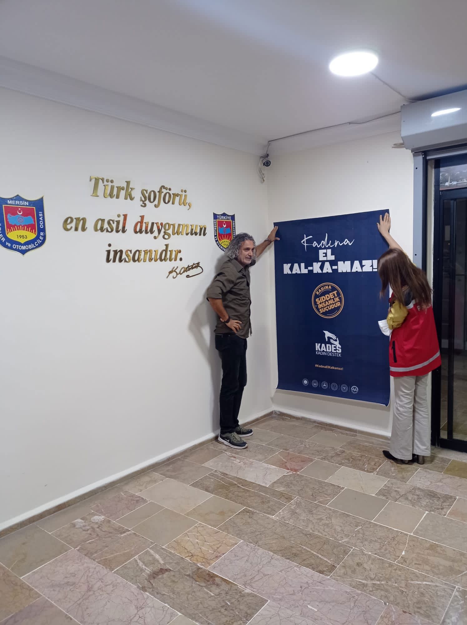 Şiddet Önleme ve İzleme Merkezimiz (ŞÖNİM) tarafından Mersin Şoförler Ve Otomobilciler Odası üyelerine yönelik “Kadına Yönelik Şiddetle Mücadele Eğitimi” ve “Erken Yaşta ve Zorla Evlilikle Mücadele Eğitimi” gerçekleştirildi. - fotoğraf 2