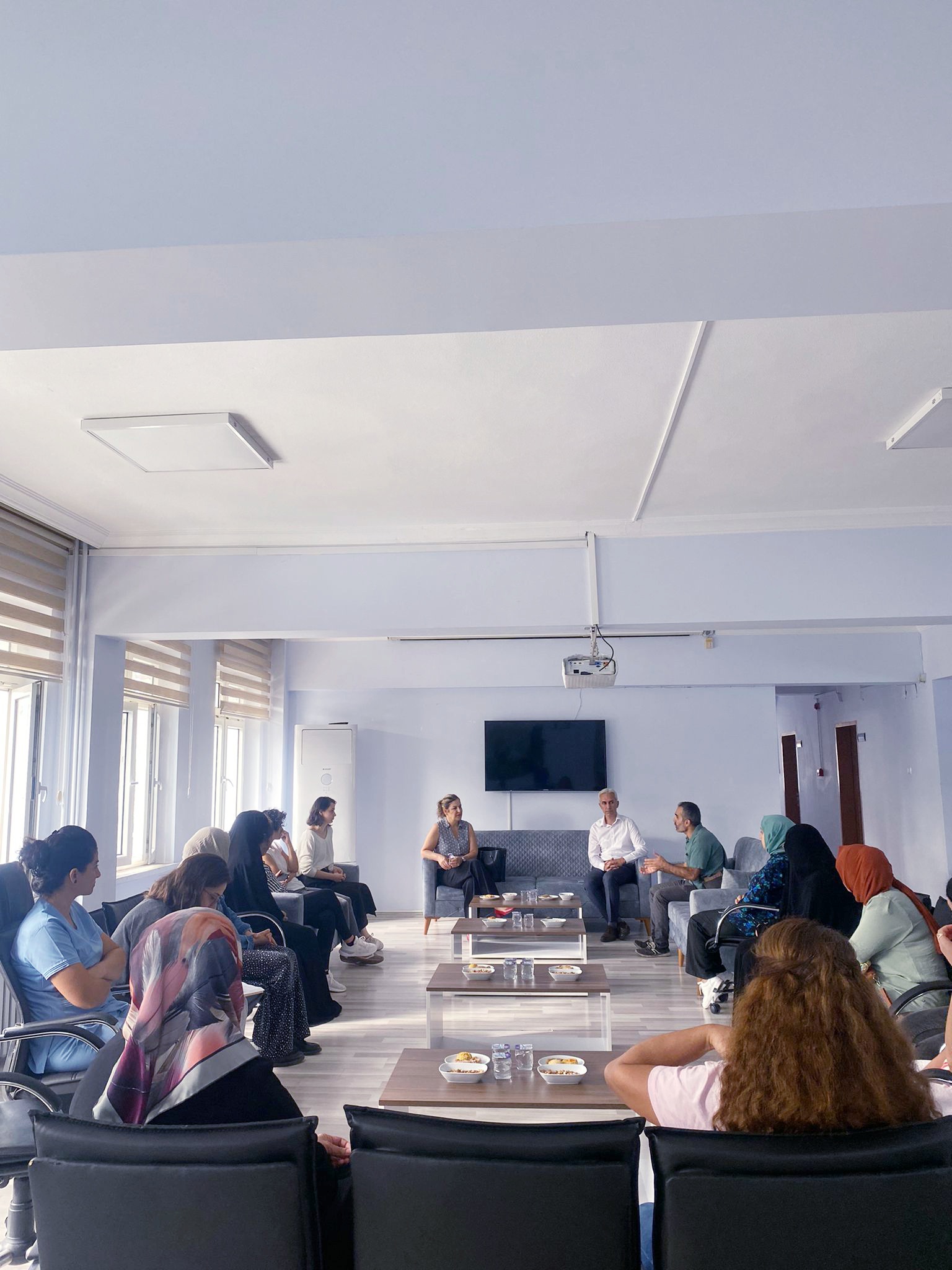 Şiddet Önleme ve İzleme Merkezimiz (ŞÖNİM) tarafından Mersin Şoförler Ve Otomobilciler Odası üyelerine yönelik “Kadına Yönelik Şiddetle Mücadele Eğitimi” ve “Erken Yaşta ve Zorla Evlilikle Mücadele Eğitimi” gerçekleştirildi. - fotoğraf 3