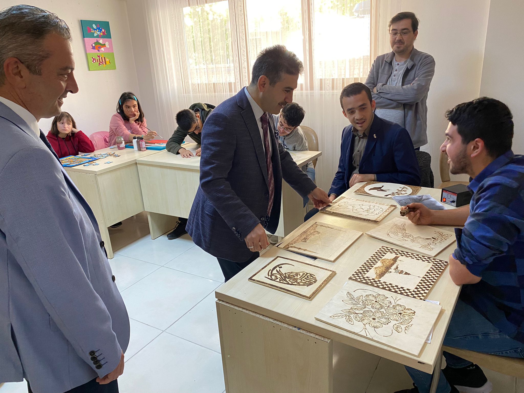 VALİ YARDIMCIMIZ MUSTAFA PALA ve İL MÜDÜRÜMÜZ İBRAHİM BAŞ GÜNDÜZ BAKIM REHABİLİTASYON VE AİLE DANIŞMA MERKEZİ MÜDÜRLÜĞÜNÜ ZİYARET ETTİLER.