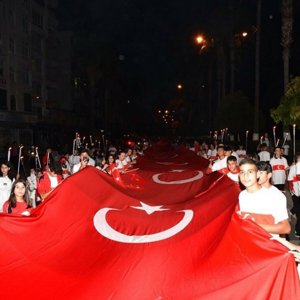 Cumhuriyetimizin 99. yaşında ellerimizde bayraklarımızla çocuklarımız, personellerimiz,il müdürümüz,vatandaşlarımız ve Valimiz Sn.Ali Hamza PEHLİVAN'ın da katılımıyla Fener Alayı Yürüyüşü düzenlendi. - fotoğraf 4