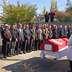 İl Müdürümüz İbrahim BAŞ, hastalığı sonucu vefat eden Gazimiz Turan ÖZÇELİK’in cenaze törenine katılım sağladı. - fotoğraf 3