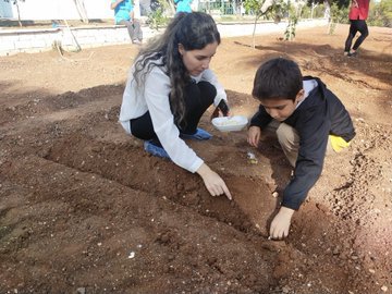 Özel çocuklarımız nerede❓ Tabiki hobi bahçesinde.😊 Hem becerilerimizi geliştiriyoruz hem sosyalleşiyoruz.  - fotoğraf 1