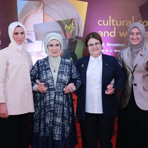 Emine Erdoğan Hanımefendi ve Bakanımız Derya Yanık, 5. Uluslararası Kadın Ve Adalet Zirvesi'nin Gala Programına Katıldı - fotoğraf 4
