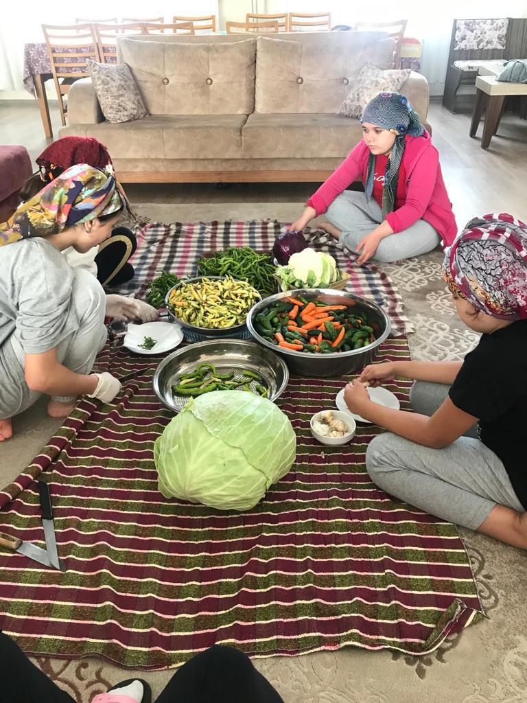 Çocuklarımızın kış hazırlıkları devam ediyor.😊🌶🥕🥒🍅🧿 - fotoğraf 2