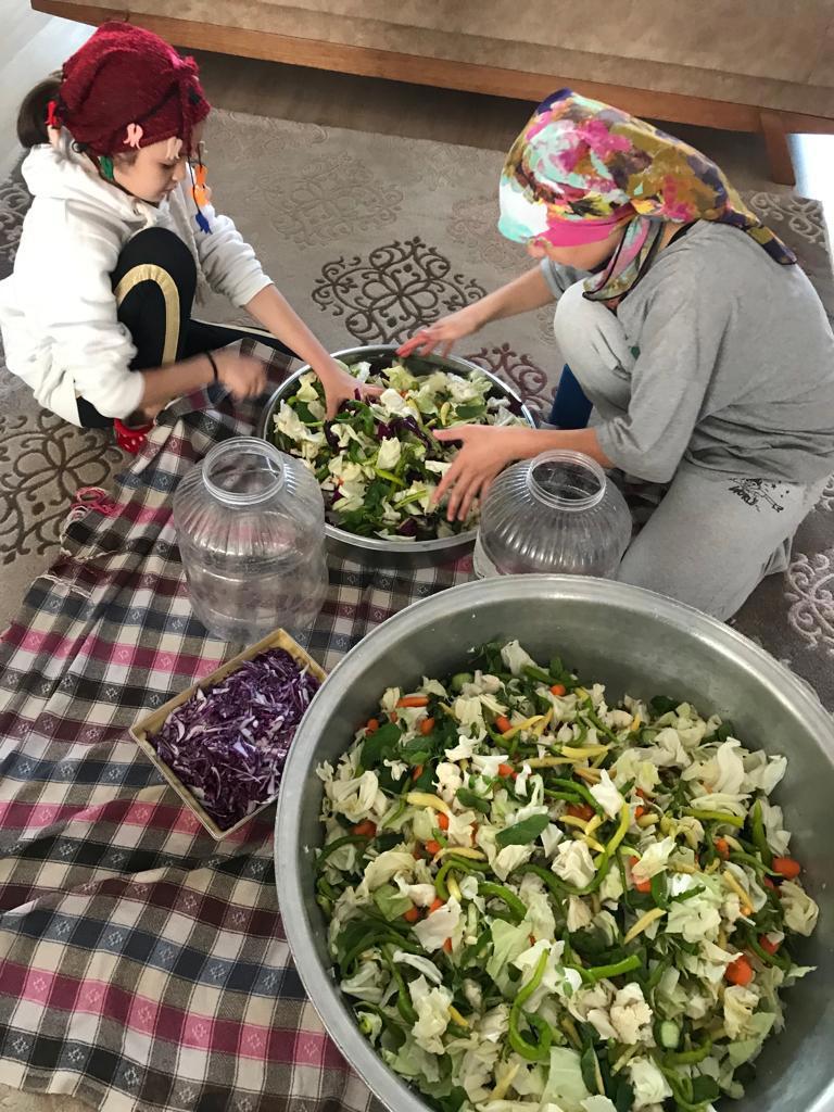Çocuklarımızın kış hazırlıkları devam ediyor.😊🌶🥕🥒🍅🧿 - fotoğraf 3