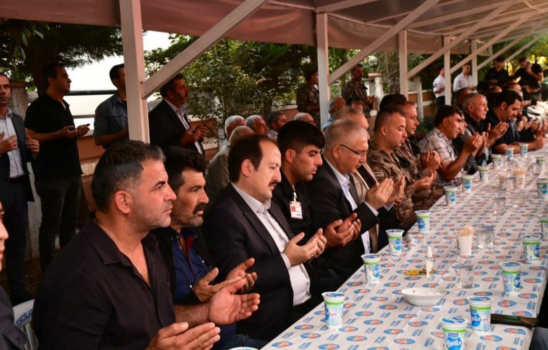 Kahraman şehidimiz Hv.P.Asb.Kd.Çvş.Özkan DEMİR için Valimiz Sn.Ali Hamza PEHLİVAN'nda katılımıyla mevlid programı düzenlendi. Aziz şehidimizin ruhu şad olsun. - fotoğraf 3