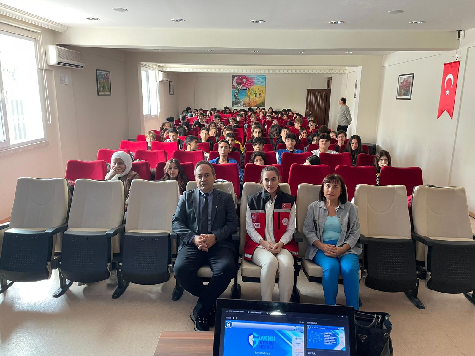  Mezitli SHM tarafından Pakize Kokulu Anadolu Lisesi öğrencilerine "Çocuk Hakları ve Teknoloji Bağımlılığı" eğitimi düzenlendi. - fotoğraf 1
