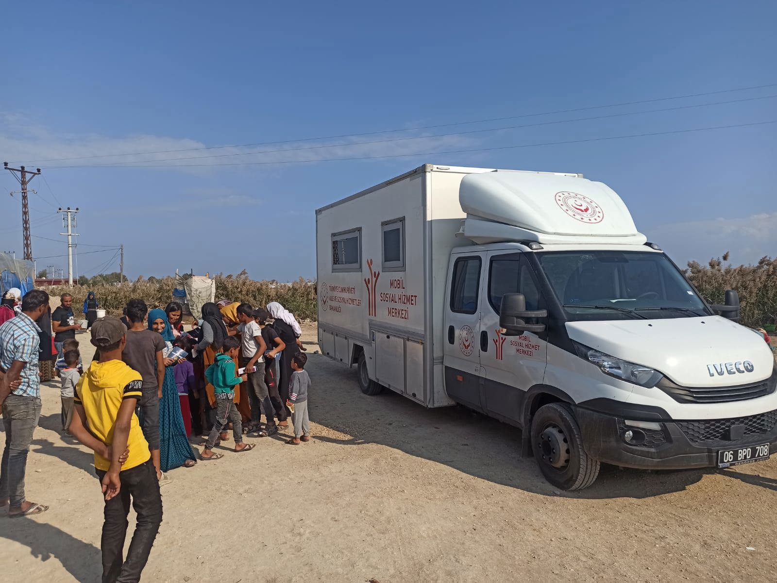 Mobil Sosyal Hizmet Merkezi'mizle  vatandaşlarımızın sosyal yardım ve sosyal hizmet ihtiyaçlarını tespit etmek amacıyla saha çalışmalarımızı sürdürüyoruz.  - fotoğraf 1