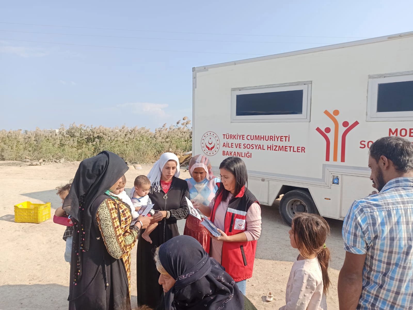Mobil Sosyal Hizmet Merkezi'mizle  vatandaşlarımızın sosyal yardım ve sosyal hizmet ihtiyaçlarını tespit etmek amacıyla saha çalışmalarımızı sürdürüyoruz.  - fotoğraf 4