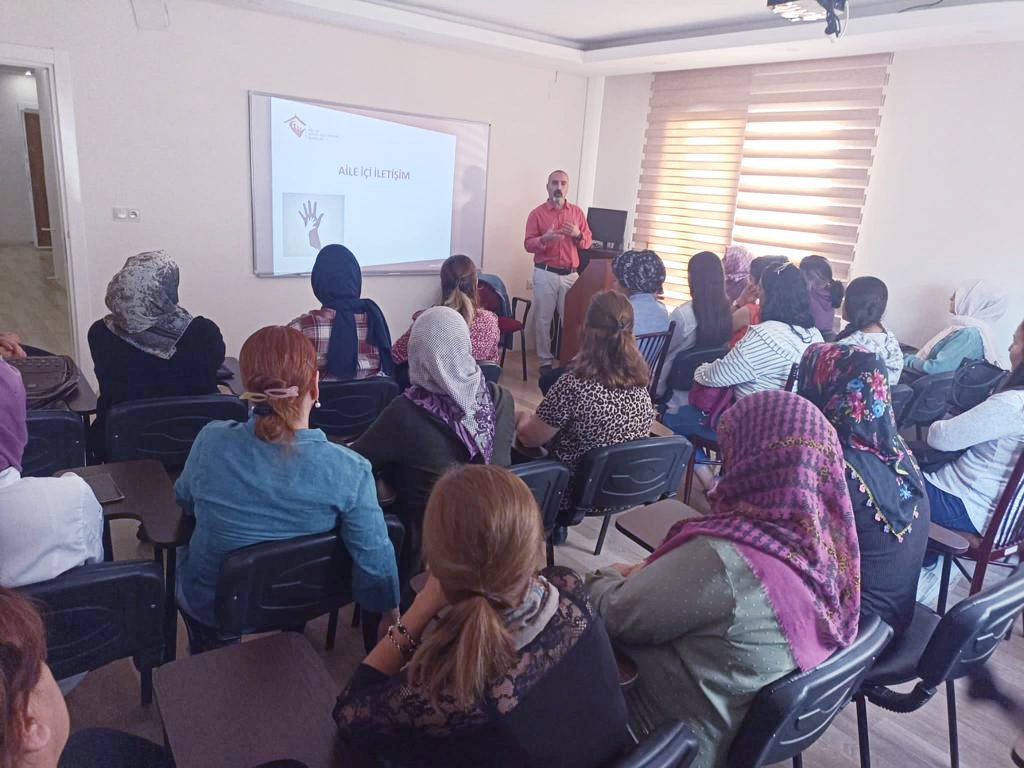 Toroslar SHM,  Toroslar ADEM kursiyerlerine Aile Eğitim Programı "Aile İçi İletişim" sunumundan. - fotoğraf 1