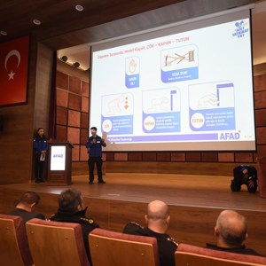 Tüm Türkiye’de Aynı Anda Çök-Kapan- Tutun Deprem Anı Tatbikatı Yapıldı - fotoğraf 3
