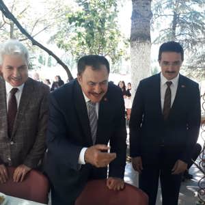 Bakan yardımcımız Ahmet Koca ve İl Protokolümüz Afyonkarahisar huzurevi yaşlı bakım ve rehabilitasyon merkezinde kalan sakinlerimizi ziyaret ederek Kurban Bayramlarını kutladılar. - fotoğraf 2