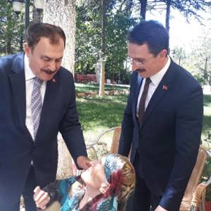 Bakan yardımcımız Ahmet Koca ve İl Protokolümüz Afyonkarahisar huzurevi yaşlı bakım ve rehabilitasyon merkezinde kalan sakinlerimizi ziyaret ederek Kurban Bayramlarını kutladılar. - fotoğraf 4