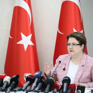  Bakanımız Derya Yanık Kadına Yönelik Şiddetle Mücadele Haftası Kapsamında Gazetecilerle Buluştu - fotoğraf 1