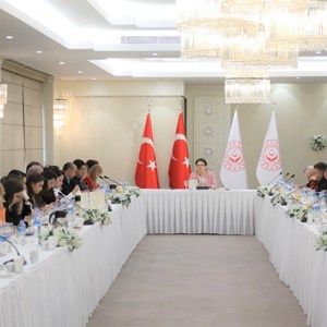 Bakanımız Derya Yanık Kadına Yönelik Şiddetle Mücadele Haftası Kapsamında Gazetecilerle Buluştu - fotoğraf 2