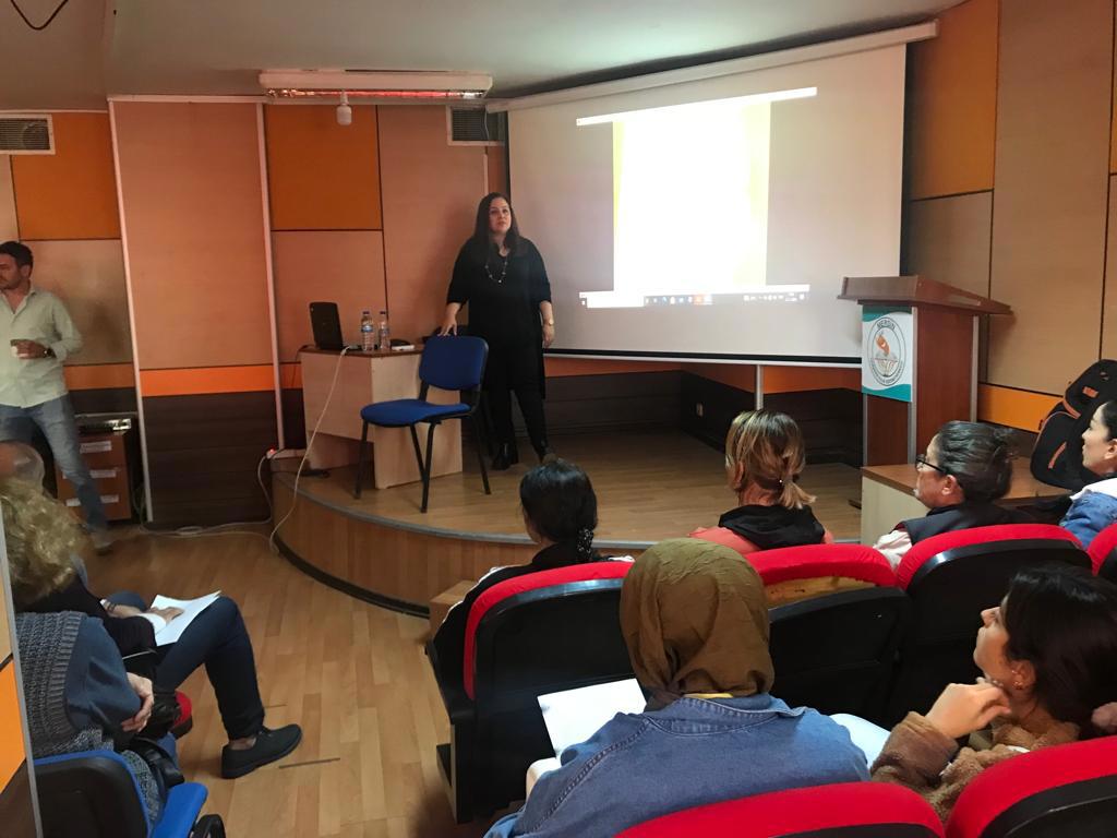 Yenişehir SHM tarafından Yenişehir Halk Eğitim merkezi kursiyerlerine yönelik "Koruyucu Aile, Aile içi İletişim ,Bağımlılık ve Teknoloji Bağımlılığı" eğitimleri düzenlenmiştir. - fotoğraf 2