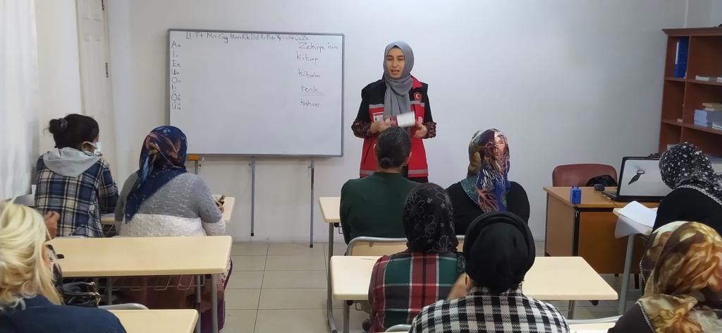 Tarsus SHM tarafından  Tarsus Halk Eğitim Merkezi  kursiyerlerine "Kadına Yönelik Şiddetle Mücadele" ile ilgili farkındalık eğitimi düzenlenmiştir. - fotoğraf 3