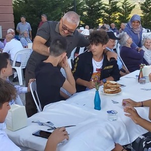 Kurban Bayramında Huzurevi Sakinlerimiz İle Çocuklarımız Kahvaltıda Bir Araya Geldiler - fotoğraf 3