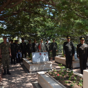 Kurban Bayramında Şehitlik Ziyaret Edilerek Aziz Şehitlerimize Dua Edildi - fotoğraf 3