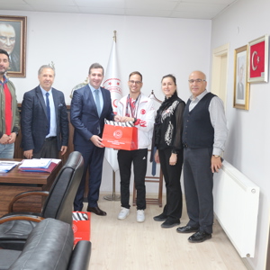 İl Müdürümüz Arif LAÇİN Şampiyon Sporcumuzu Tebrik Etti - fotoğraf 1