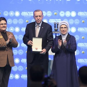 Cumhurbaşkanı Erdoğan ve Bakanımız Derya Yanık Kadına Yönelik Şiddete Karşı Uluslararası Mücadele Günü Programına Katıldı - fotoğraf 3