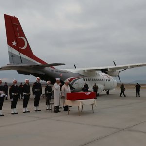 Şehidimiz Piyade Sözleşmeli Er Hakan Köroğlu, dualarla toprağa verildi. - fotoğraf 1