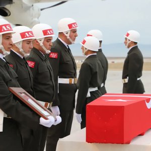 Şehidimiz Piyade Sözleşmeli Er Hakan Köroğlu, dualarla toprağa verildi. - fotoğraf 3
