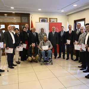 Erişilebilirlik Belgeleri Valimiz Sayın Muammer EROL Tarafından Takdim Edildi - fotoğraf 1