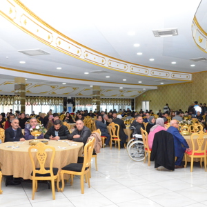 Van Aile ve Sosyal Hizmetler İl Müdürlüğü ile Van Büyükşehir Belediyesi tarafından engellilere yemek verildi. - fotoğraf 1