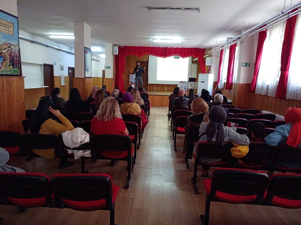 İl Müdürlüğümüz Koruyucu Aile Birimimiz tarafından Mezitli İlçemizde bulunan "Okul Aile Birliği Başkanları"na "Koruyucu Aile" tanıtımı gerçekleştirildi. - fotoğraf 1