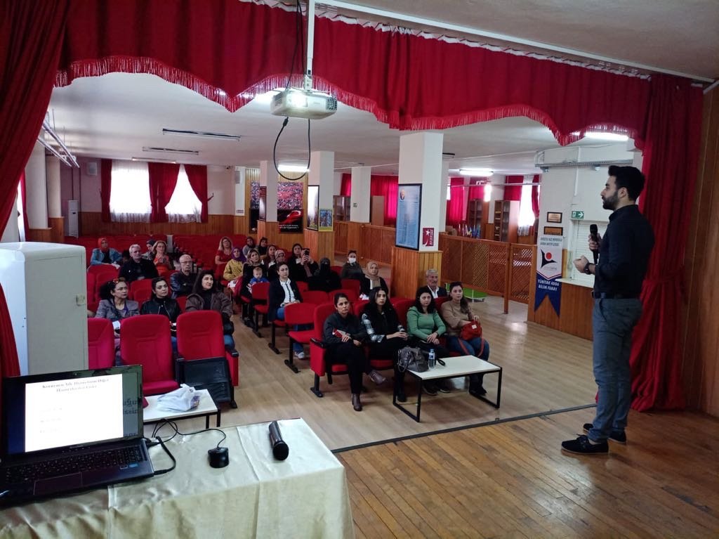 İl Müdürlüğümüz Koruyucu Aile Birimimiz tarafından Mezitli İlçemizde bulunan "Okul Aile Birliği Başkanları"na "Koruyucu Aile" tanıtımı gerçekleştirildi. - fotoğraf 2