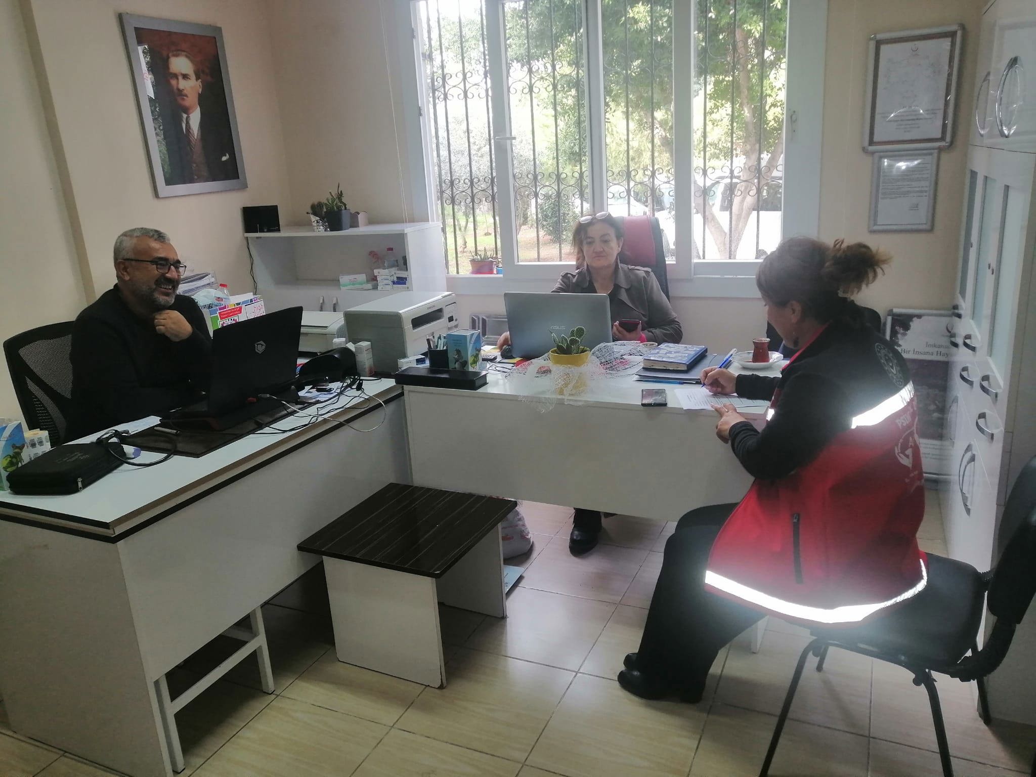 Mezitli SHM, Aile Destek Programı (ASDEP)kapsamında ilçemizde bulunan aile hekimlerimizi ziyaret etmeye devam ediyor. - fotoğraf 1