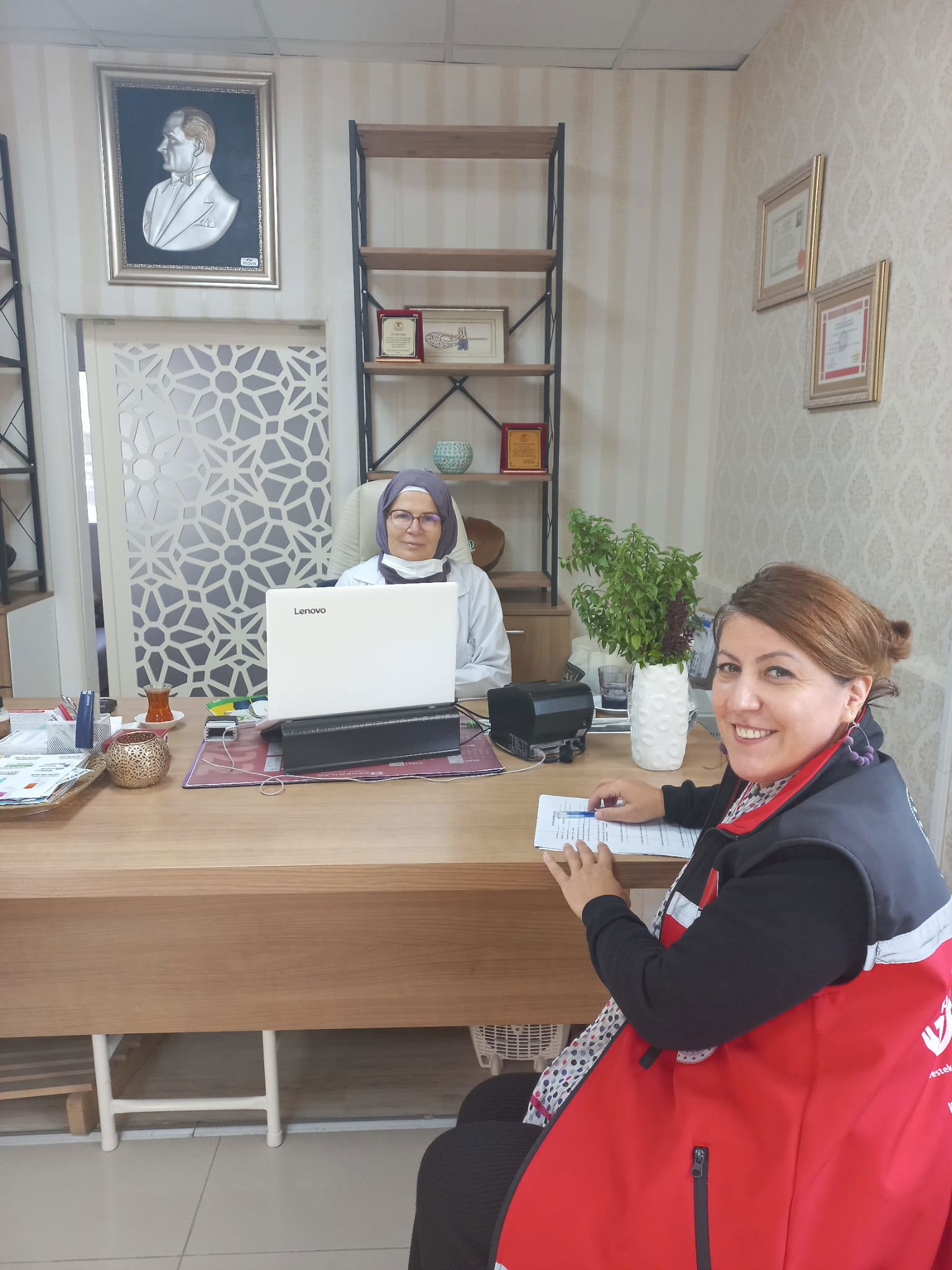 Mezitli SHM, Aile Destek Programı (ASDEP)kapsamında ilçemizde bulunan aile hekimlerimizi ziyaret etmeye devam ediyor. - fotoğraf 3