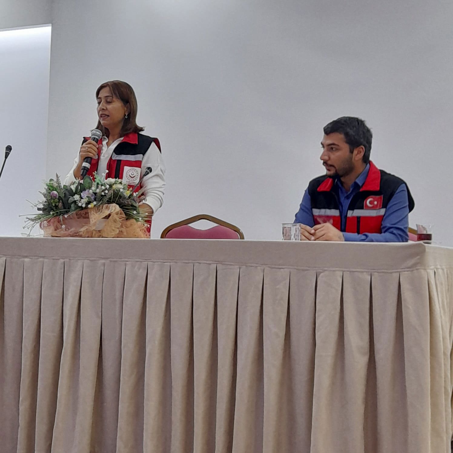Silifke SHM, İlçe Kamu Kurum ve Kuruluş Amirleri ile İlçe Mahalle Muhtarları'na "Kadına Yönelik Şiddetle Mücadele ve Erken Yaşta Zorla Evlilik" konularında eğitim düzenlenmiştir.  📍SİLİFKE HALK EĞİTİM  MERKEZİ - fotoğraf 1